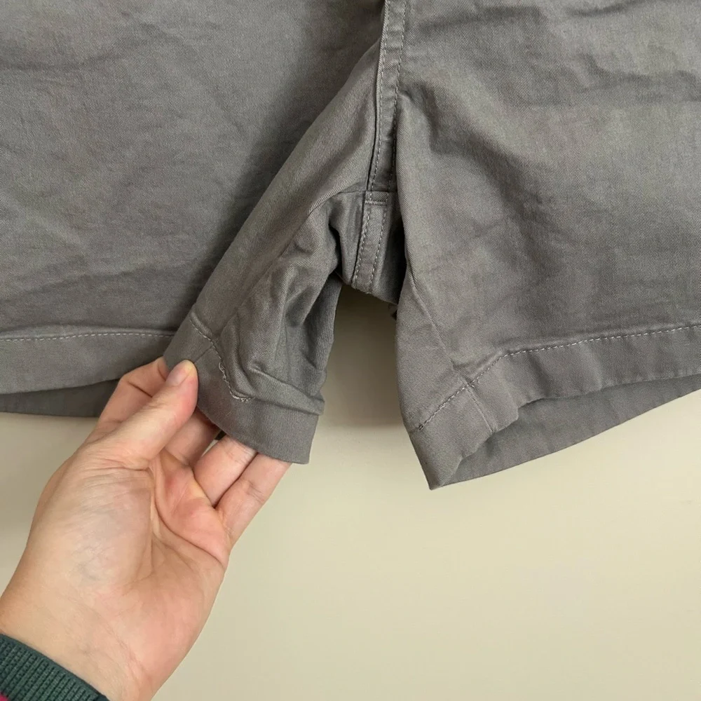 Chubbies Grey 5.5” Inseam Regular Fit Shorts Size Medium - Picture 3 of 8